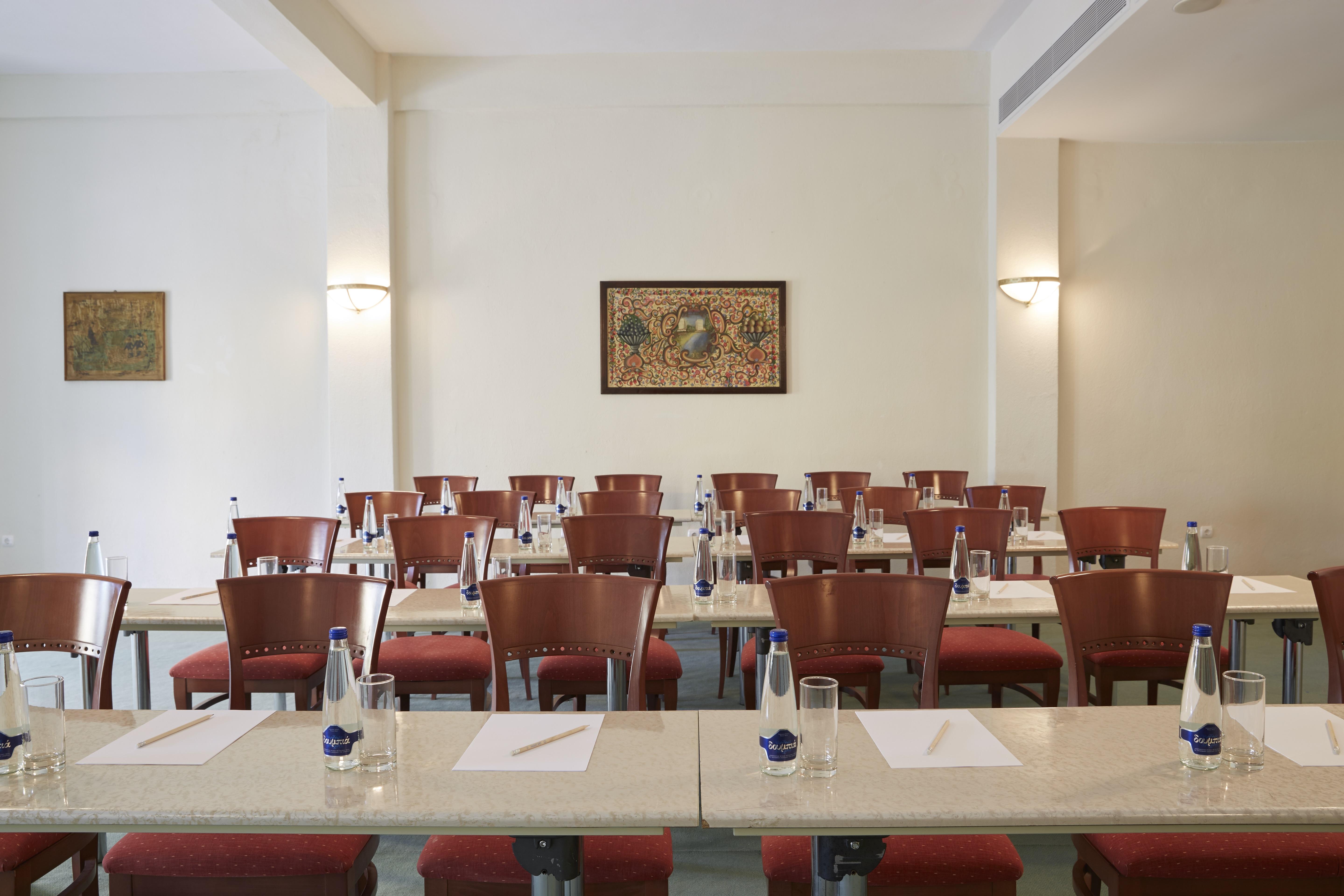 Simantro Resort Sani  Buitenkant foto Meeting room
