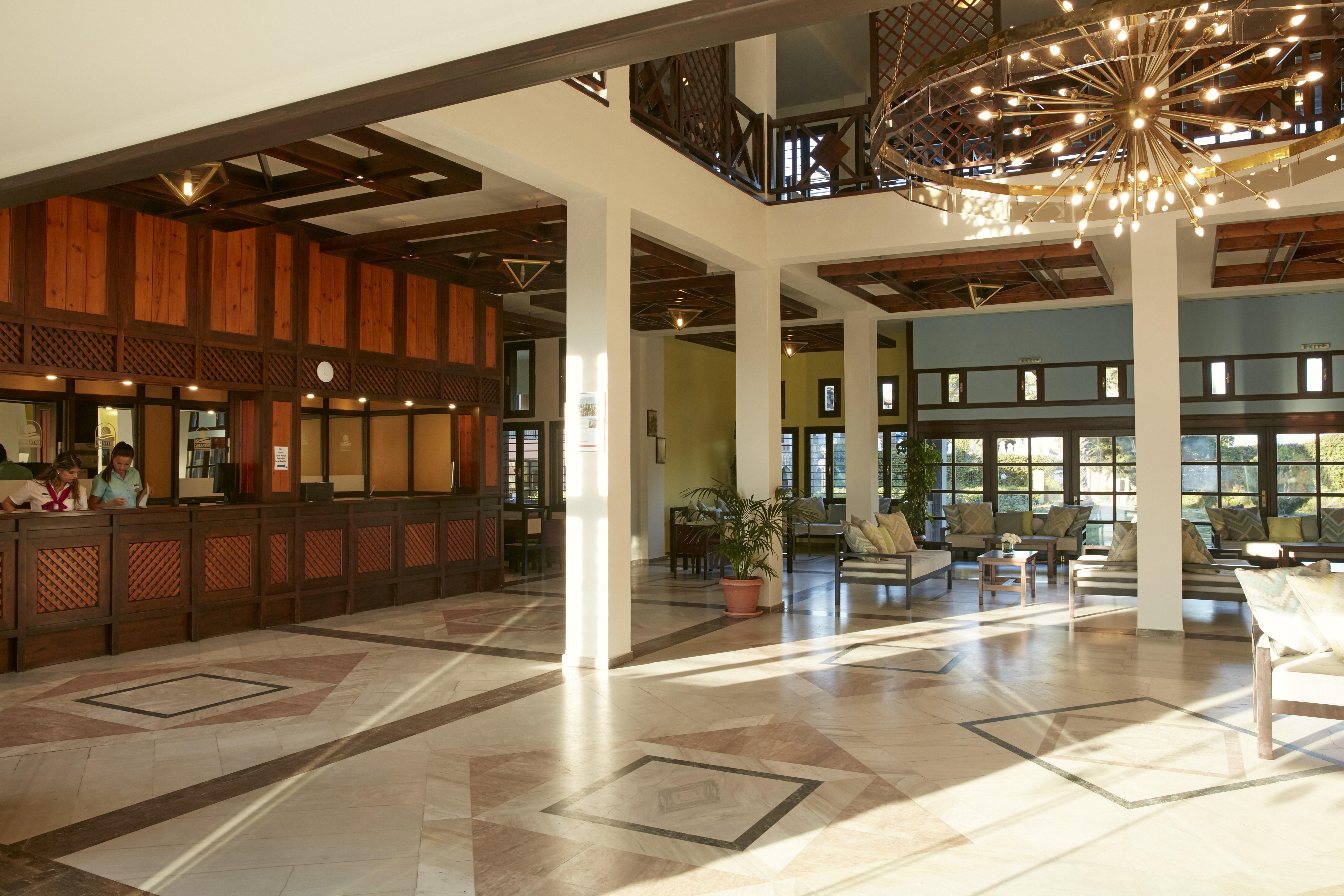 Simantro Resort Sani  Buitenkant foto Lobby