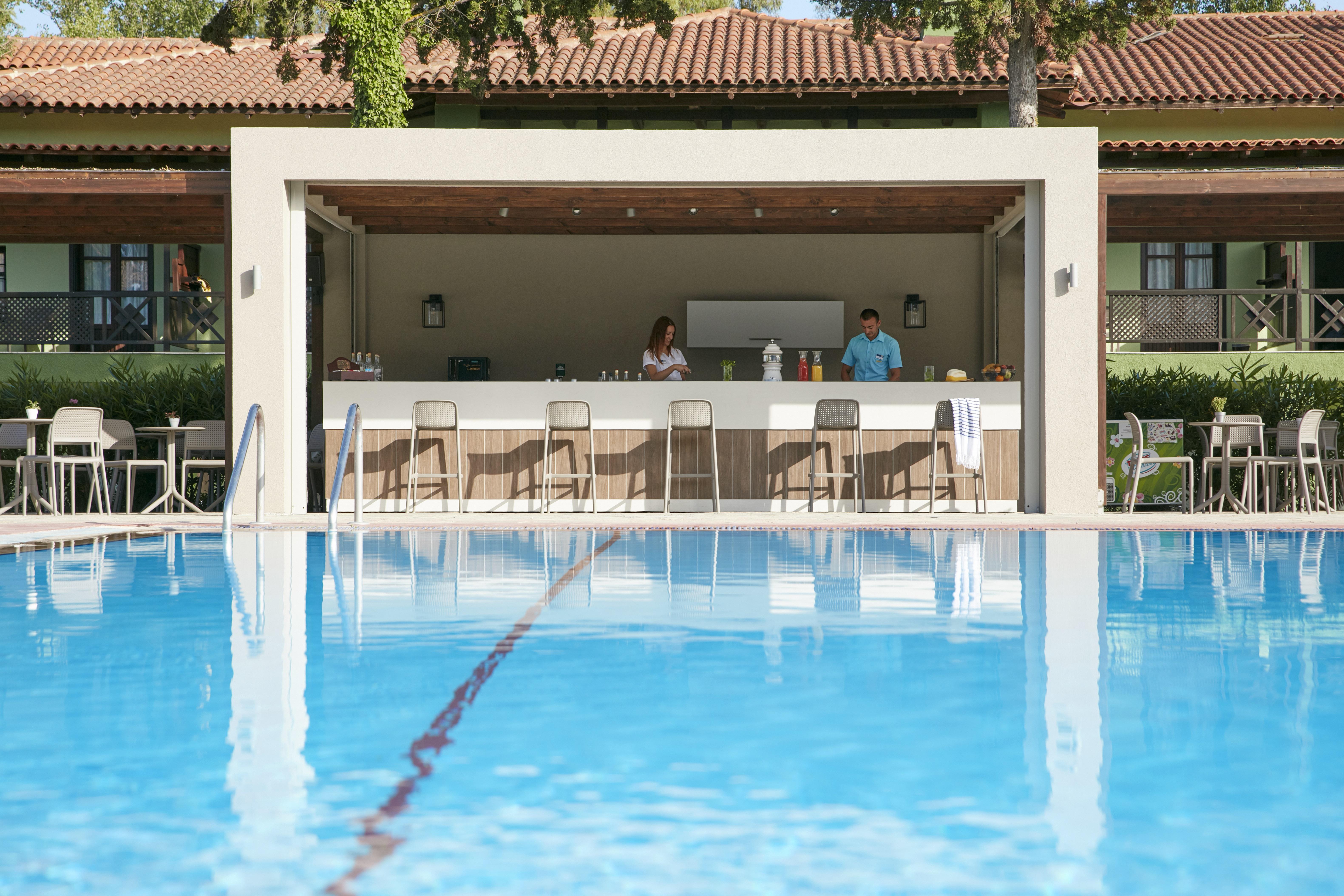 Simantro Resort Sani  Buitenkant foto Pool bar