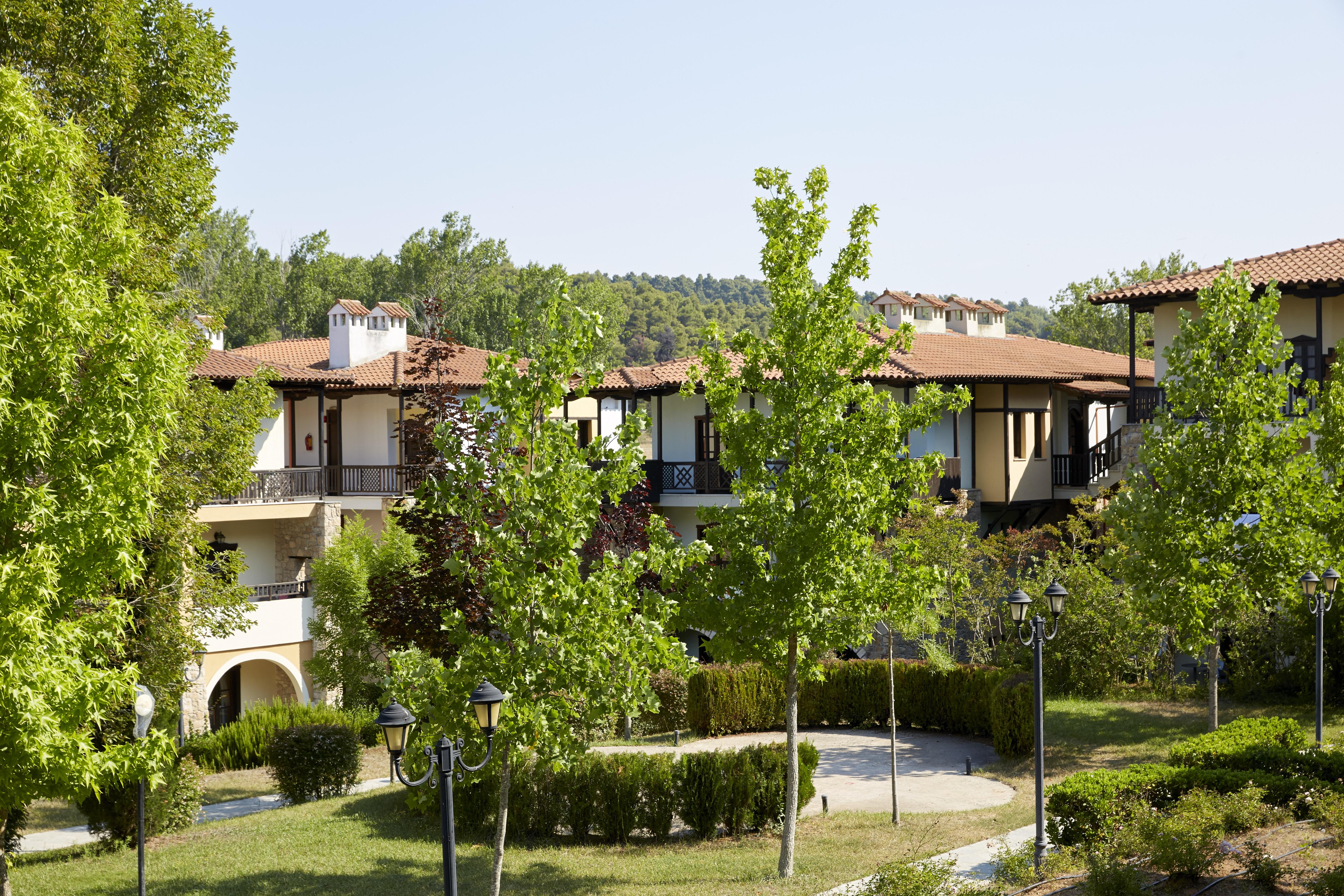 Simantro Resort Sani  Buitenkant foto The campus of the University of Patras