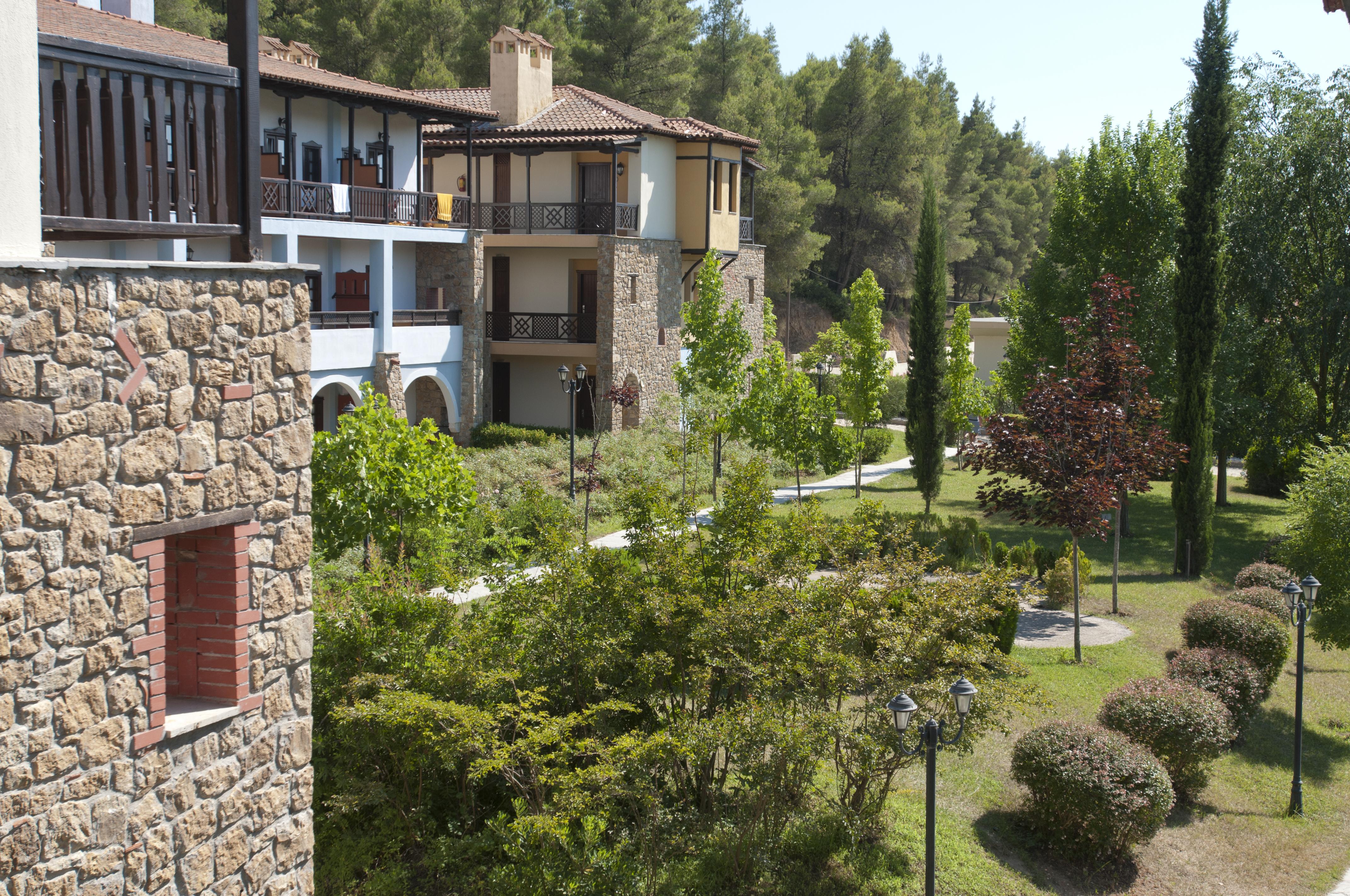 Simantro Resort Sani  Buitenkant foto The campus of the University of Patras