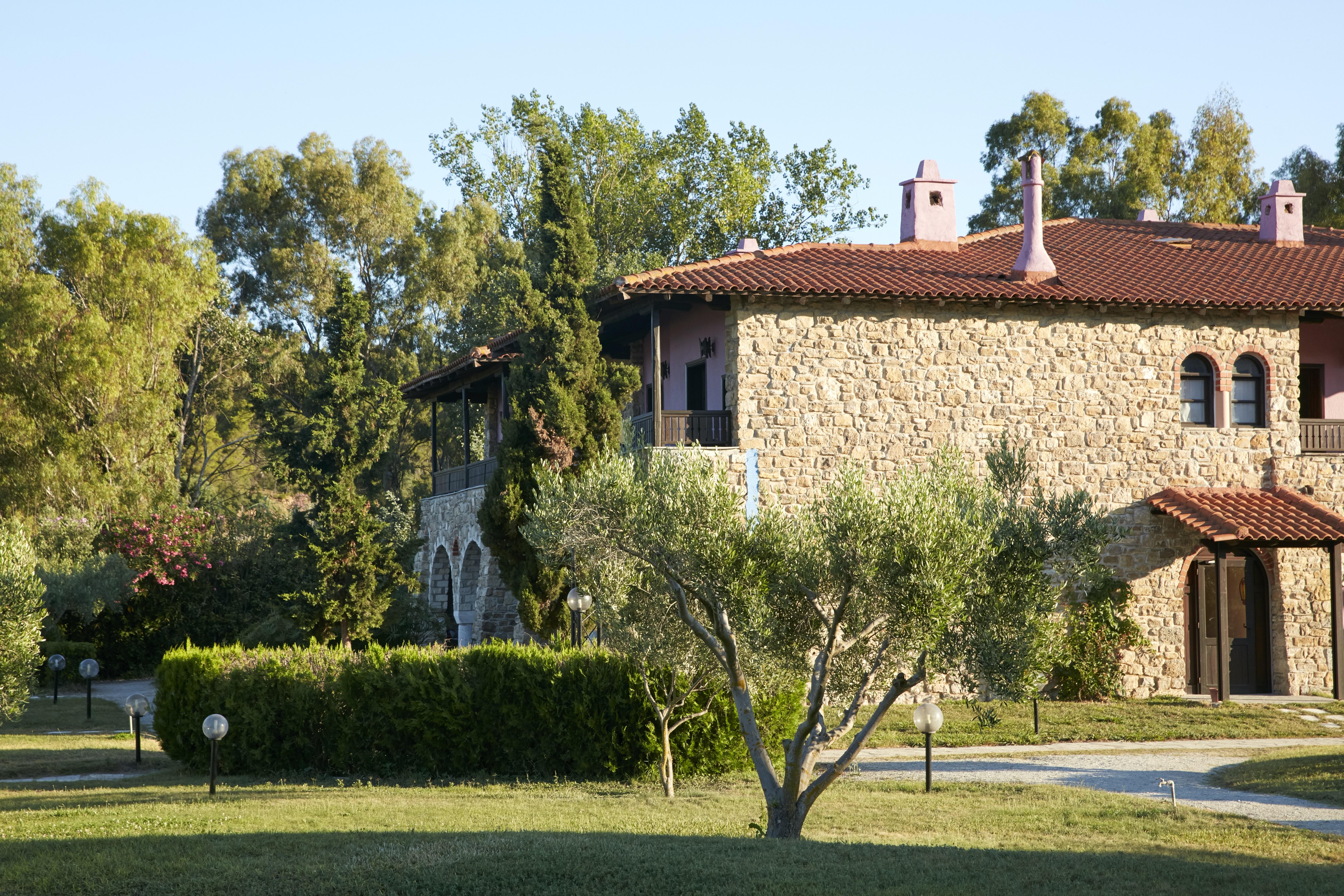 Simantro Resort Sani  Buitenkant foto The house of the late King Constantine II of Greece in exile in the Peloponnese