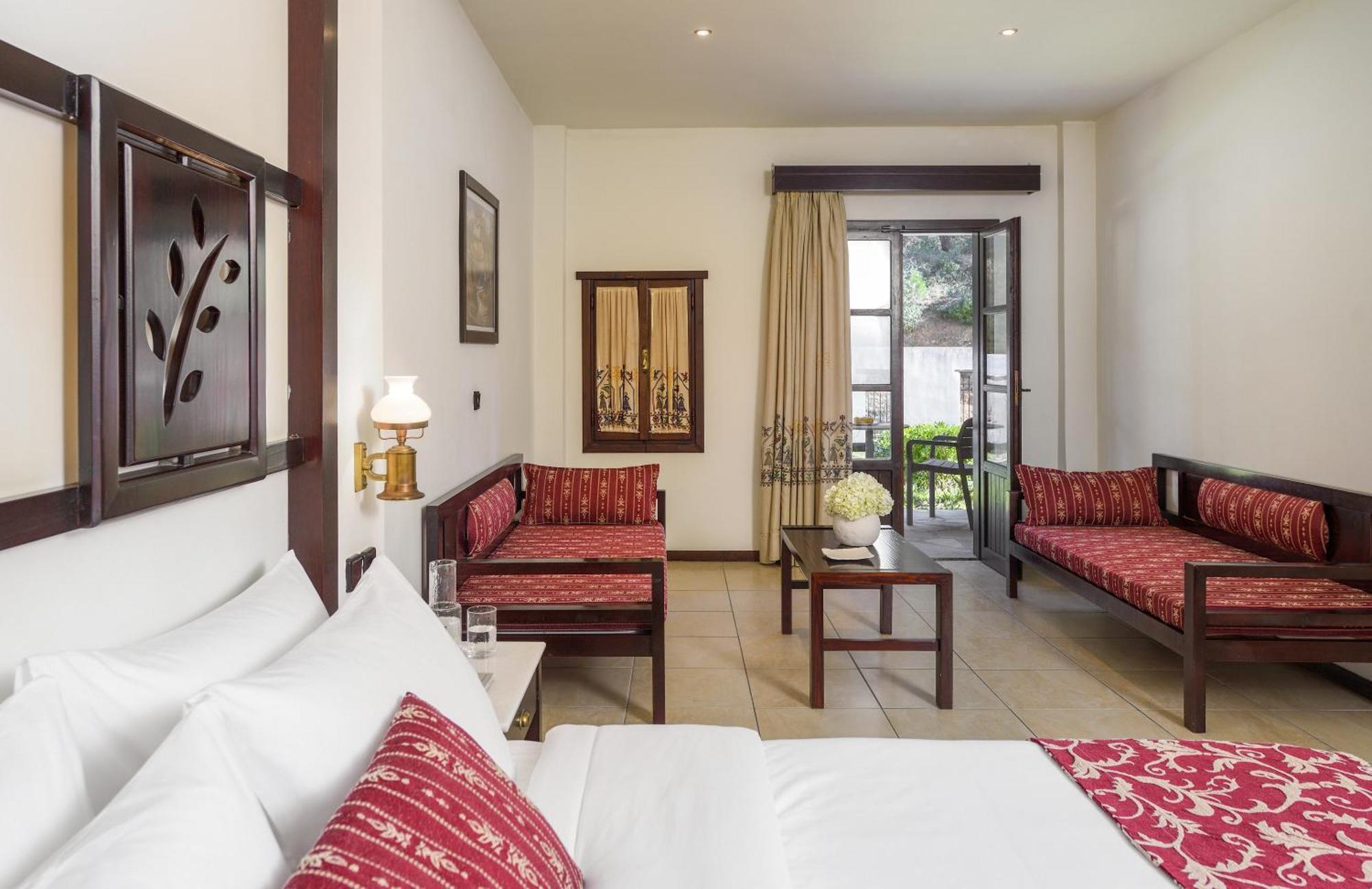 Simantro Resort Sani  Kamer foto A room at the hotel
