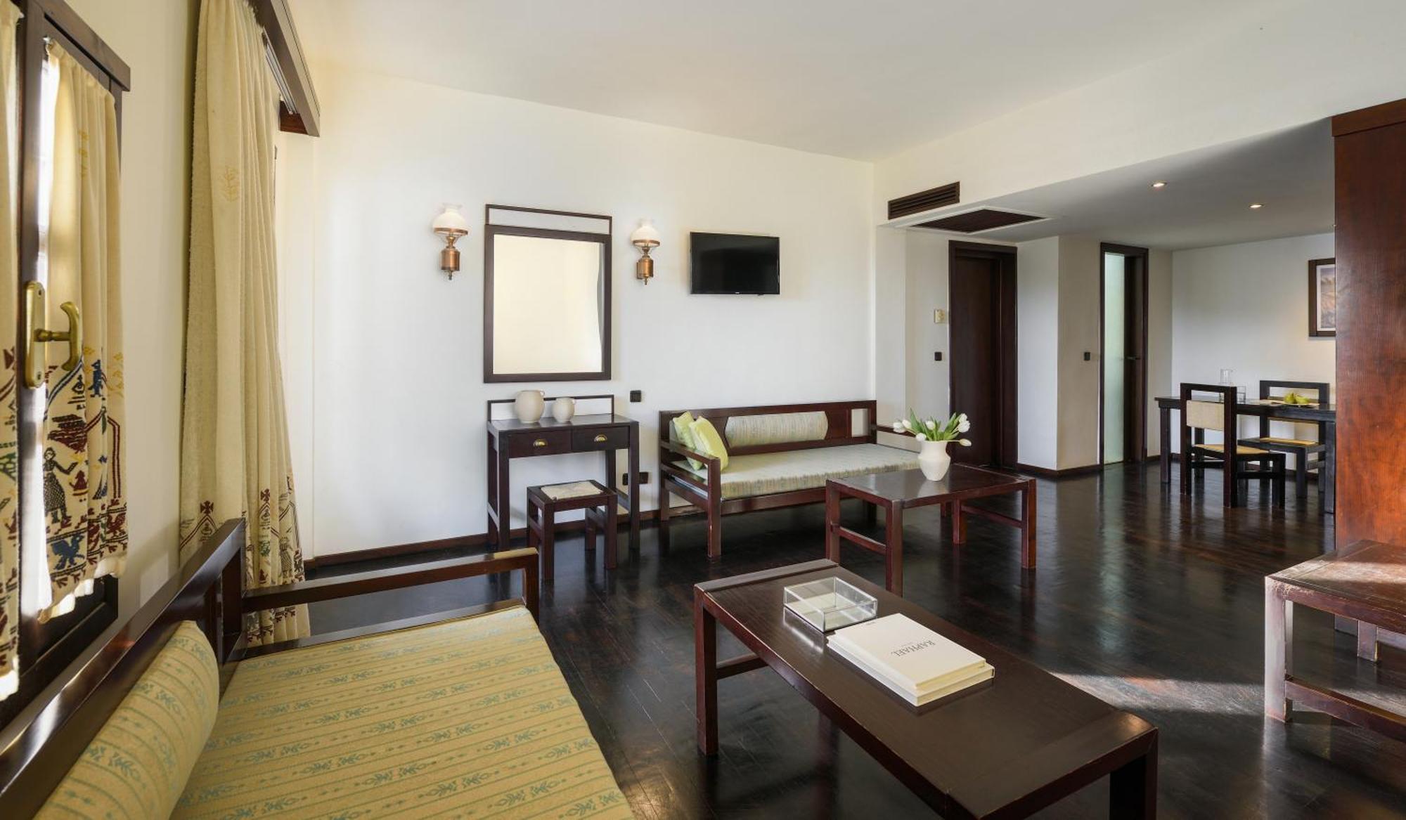 Simantro Resort Sani  Kamer foto A suite at the Taj Bengal