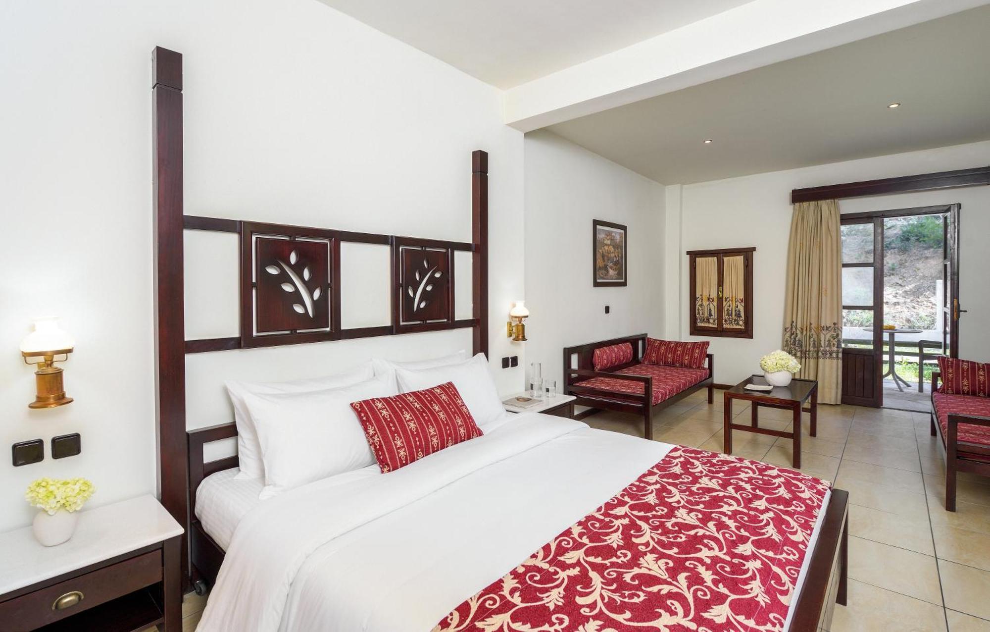 Simantro Resort Sani  Kamer foto A room at the resort