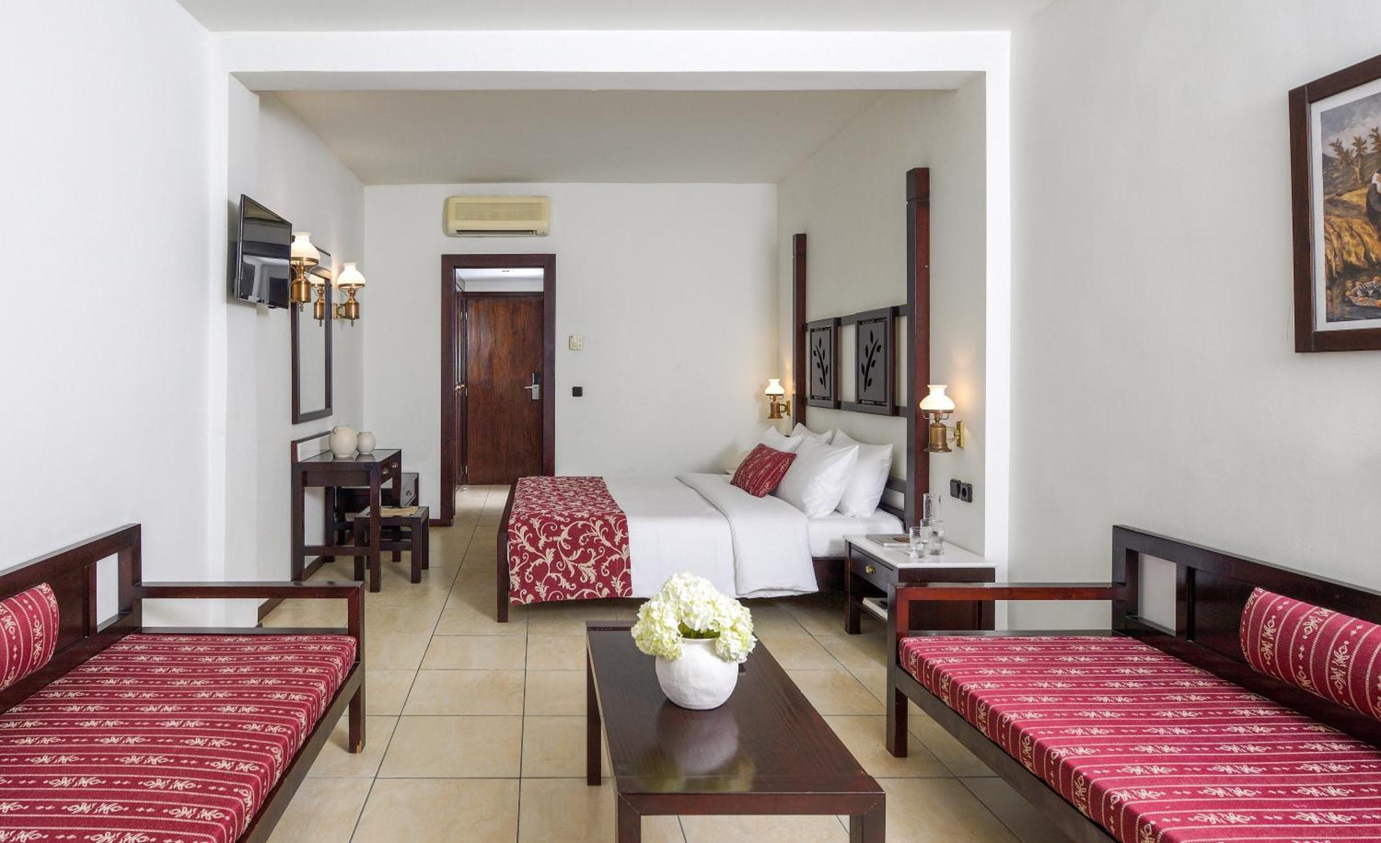 Simantro Resort Sani  Kamer foto A room at the hotel