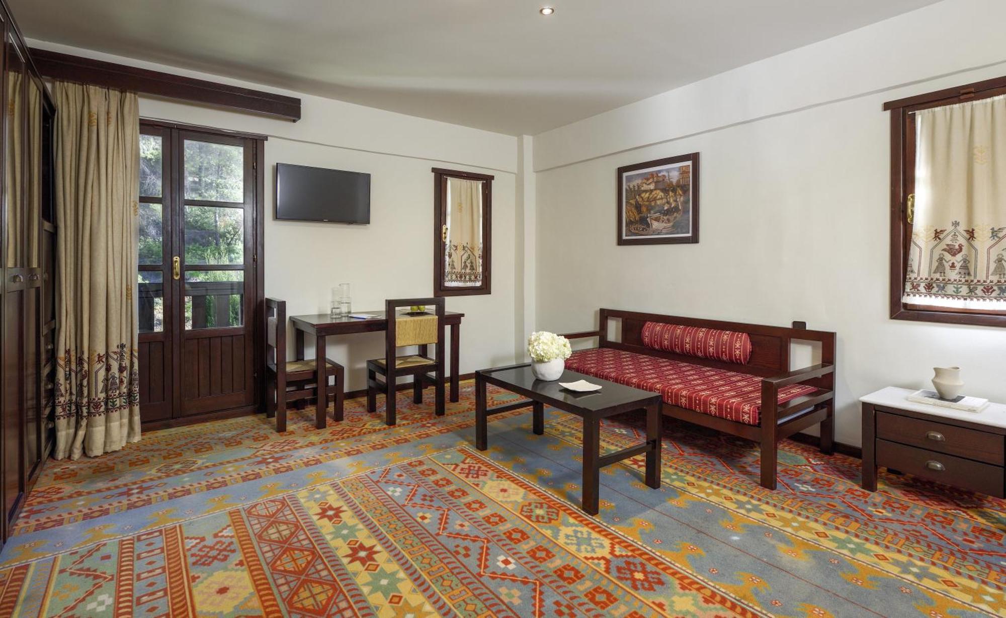 Simantro Resort Sani  Kamer foto A living room in a hotel
