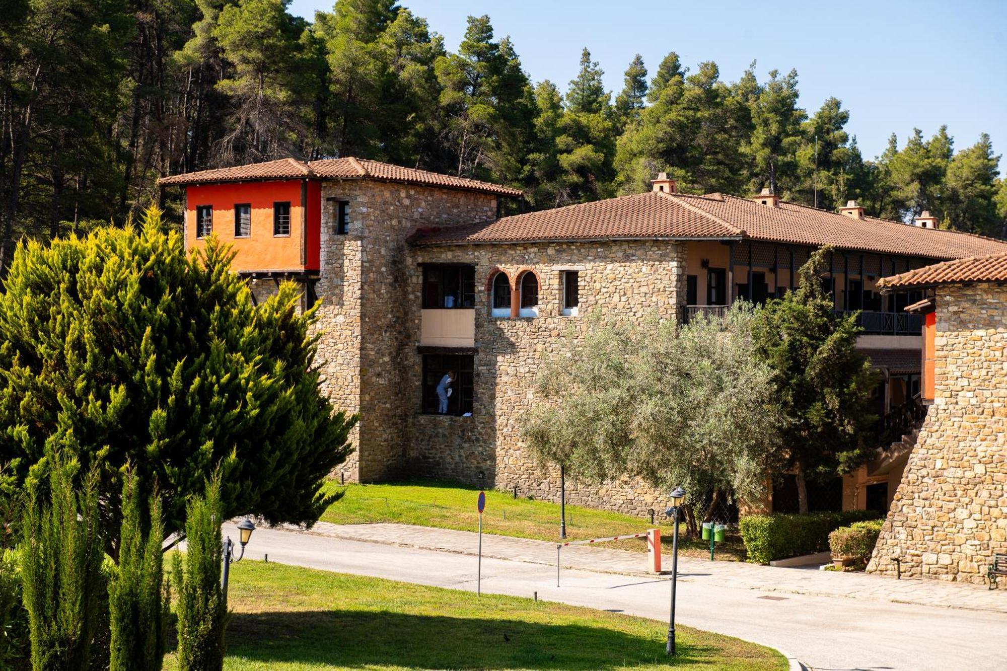 Simantro Resort Sani  Buitenkant foto The University of Patras