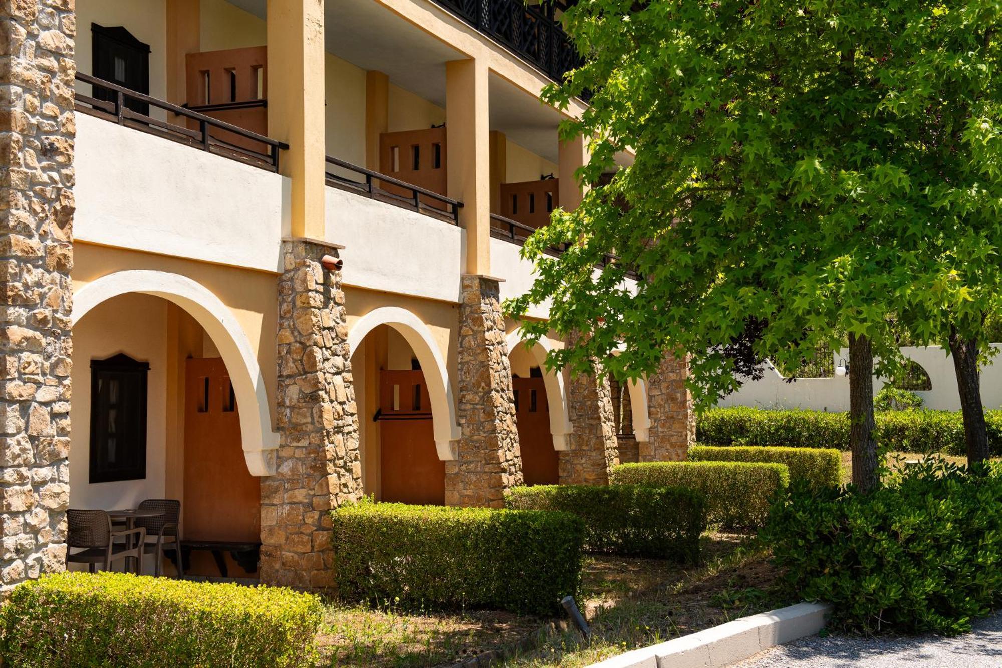 Simantro Resort Sani  Buitenkant foto The University of Patras