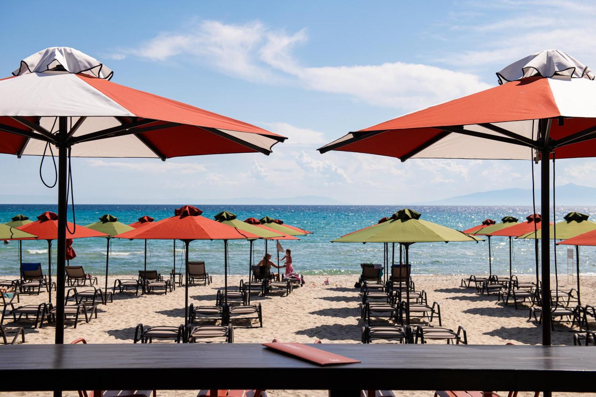 Simantro Resort Sani  Buitenkant foto Beach at the Hilton